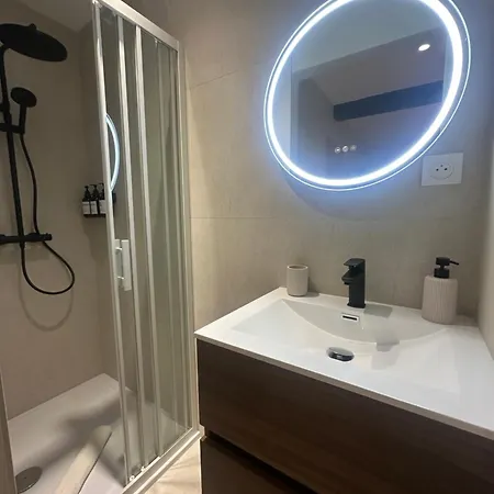 By Collectionaura Centre Apartment *